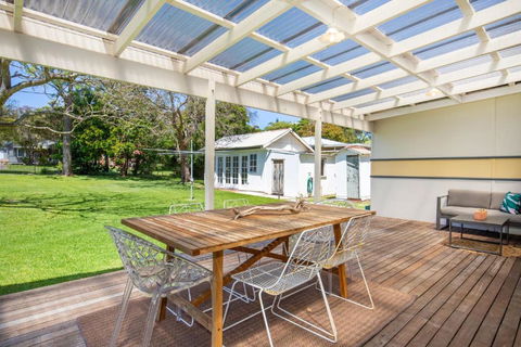 Claras Coastal Cottage Pet Friendly 1 Min Walk To Beach - Events Australia 0