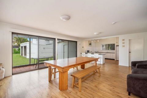 Clarence Court On The Beach - Spacious Beach House - Events Australia 3