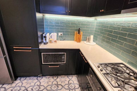 Classic Comfort, Space And Style, Steps From Albert Park - Events Australia 3