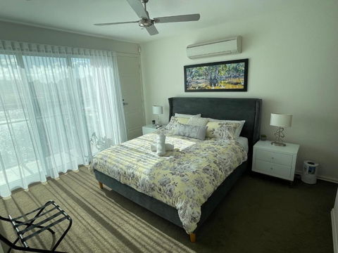 Clearview Waters - 4 King Bedrooms, 3 Bathrooms & Views - Events Australia 4