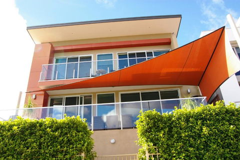 Clearview Waters - 4 King Bedrooms, 3 Bathrooms & Views - Events Australia 0