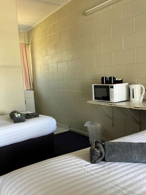 Clermont Hotel Motel - Events Australia 1