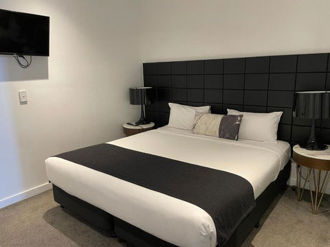 Chatswood CBD Modern Apartment - Events Australia 3