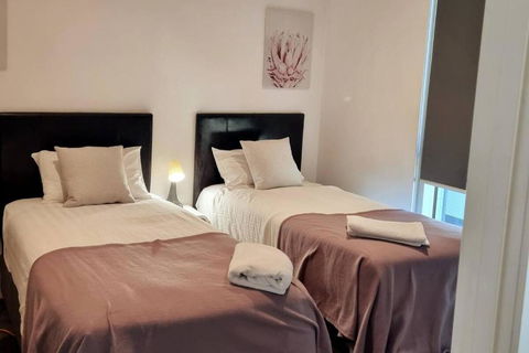 Collins St, Southern Cross, 2 Bd, PARKING, FREE WIFI - Events Australia 4