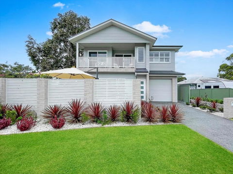 Coastline Cove - Modern Townhome Oasis - Events Australia 0