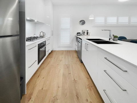 Coastline Cove - Modern Townhome Oasis - Events Australia 4