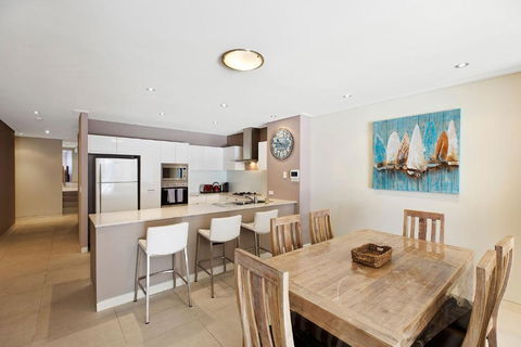 Coast Apartments 14, Apartment With 3 Bedrooms And Roof Top Pool - Events Australia 0