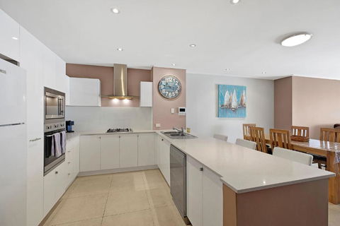 Coast Apartments 14, Apartment With 3 Bedrooms And Roof Top Pool - Events Australia 1