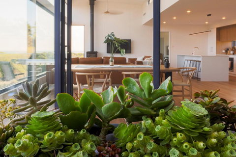 Coast Beachfront Retreat - Events Australia 3