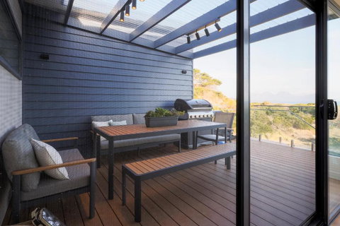 Coast Beachfront Retreat - Events Australia 1