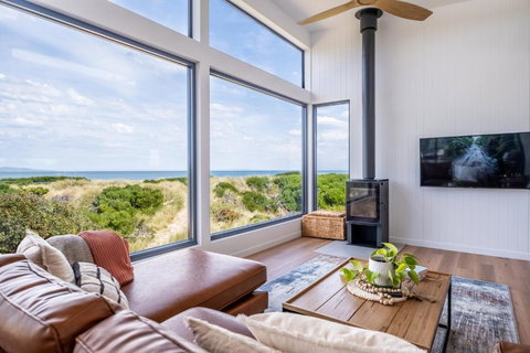 Coast Beachfront Retreat - Events Australia 4