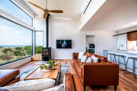 Coast Beachfront Retreat - Events Australia 2