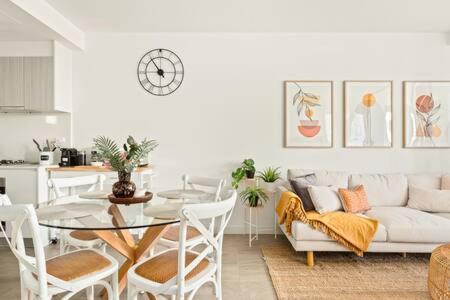 Coastal 2-Bed Apartment Near Beach - Events Australia 2