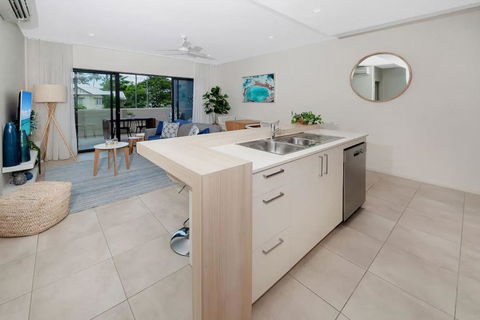 Coastal 2-Bed With Parking & Pool By The Ocean - Events Australia 3