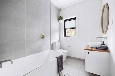 Coastal 3 Bedroom House With Private Oasis. - Events Australia 2