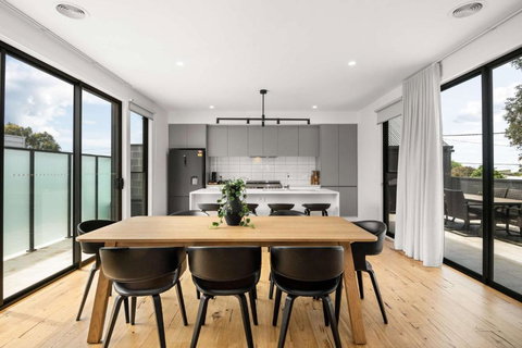 Coastal Elegance, Torquay - Events Australia 1