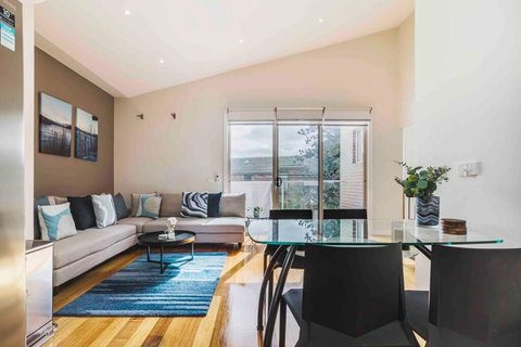 Coastal Escape, Townhouse Steps From The Sea - Events Australia 0