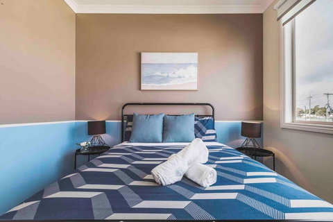 Coastal Escape, Townhouse Steps From The Sea - Events Australia 3