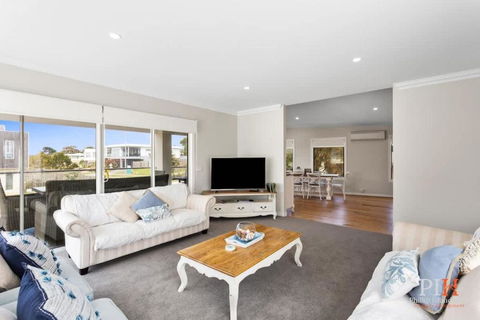 Coastal Family Retreat In CW - Events Australia 1