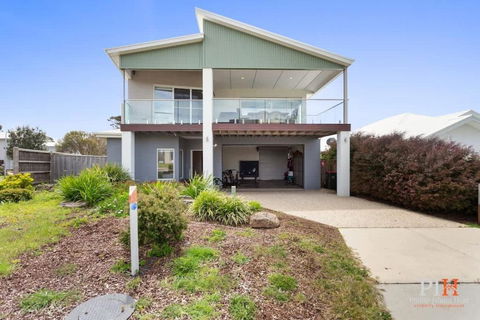 Coastal Family Retreat In CW - Events Australia 0