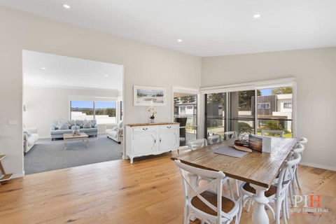 Coastal Family Retreat In CW - Events Australia 4