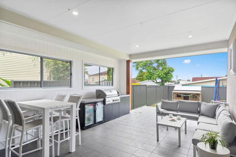 Coastal Palms Escape - Your Ideal Family Getaway - Events Australia 0