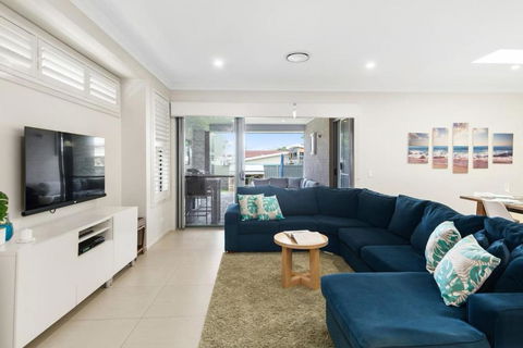 Coastal Palms Escape - Your Ideal Family Getaway - Events Australia 1
