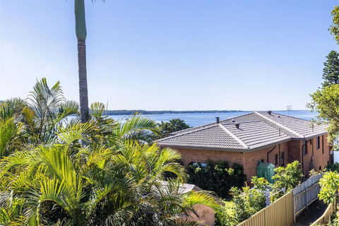Coastal Paradise At Fore Dek 3, 17 Soldiers Point Road - Water Views, Linen, Wi-Fi, Air Con - Events Australia 1