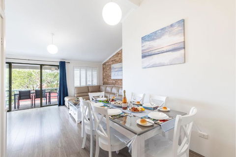 Coastal Paradise At Fore Dek 3, 17 Soldiers Point Road - Water Views, Linen, Wi-Fi, Air Con - Events Australia 3