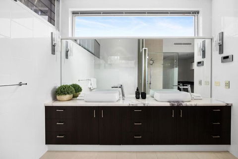 Coastal Retreat With Ocean Views - Events Australia 2