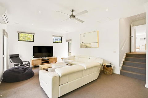 Coastal Rosebud Family Home - Steps From The Beach - Events Australia 3