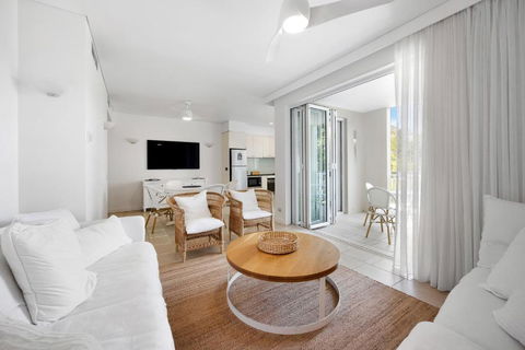Coastal Style, Family Apartment On Hastings Street - Events Australia 4