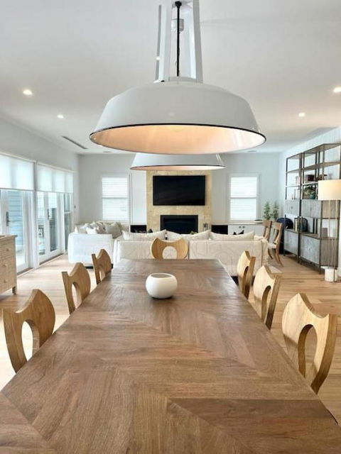 Coastal VILLA CHILL Superior Style Summer Vibe - Events Australia 3