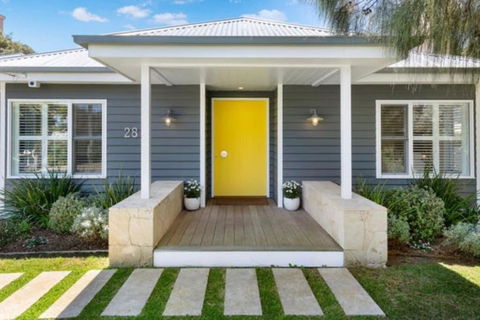 Coastal VILLA CHILL Superior Style Summer Vibe - Events Australia 4