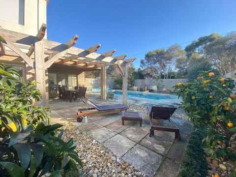 Coastal Villa On Beachcomber! - Events Australia 0