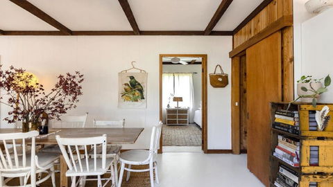 Coastal Vintage Cottage Brimming With Character And Charm Just Moments To Beaches, Bay And Cafes - Events Australia 2