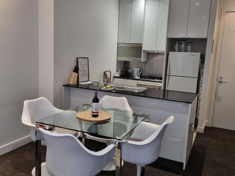 Collins Central 2-bd Apartment With Pre-reserve Parking - Events Australia 0