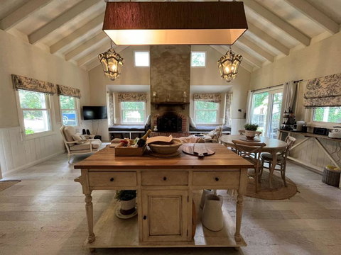 Collins Cottage - Luxury Accommodation - Events Australia 2