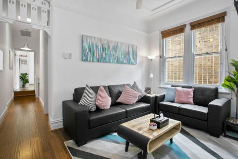 COOGEE BEACH HOUSE-100m To The Beach-courtyard-AC - Events Australia 0