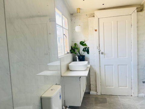 D133 St Alban Station Stay - Events Australia 1