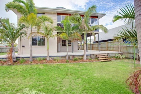 29 Cypress Avenue - Rainbow Beach, Close To The Beach With A Pool - Tourism Bookings 0