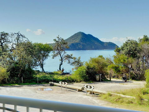 3 'Albacore', 12 Ondine Close - Waterfront, Pool, Lift & Views - Tourism Bookings 0