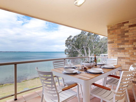 3 'Pelican Sands', 83 Soldiers Point Rd - Stunning Waterfront Unit With Magical Water Views & Air Conditioning - Accommodation Europe 0