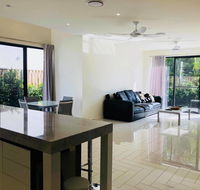 3 Bedroom Executive Luxury Beachside Townhouse - Events Australia