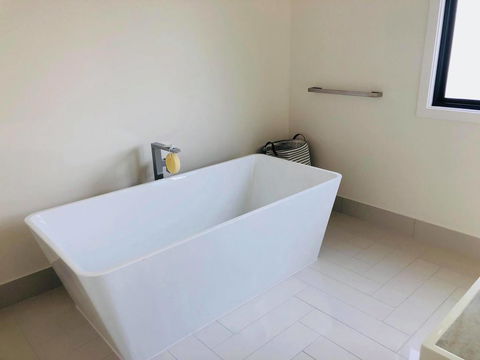 3 Bedroom Executive Luxury Beachside Townhouse - Events Australia 2