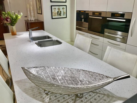 3 Divas Luxury Accommodation - Events Australia 0