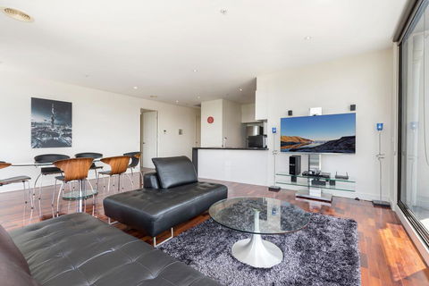 3-Bed Apartment With Parking Near Parks And Dining - Events Australia 0