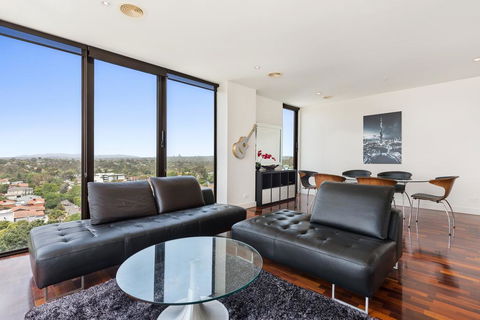 3-Bed Apartment With Parking Near Parks And Dining - Events Australia 1