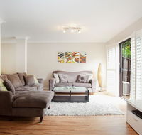 3-Bed Home with BBQ Patio near Parks and Playgrounds - Events Australia