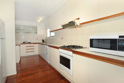 32 Barra Crescent, Coolum Beach. Bond 500, FOXTEL, WIFI, Linen Supplied - Tourism Bookings 3